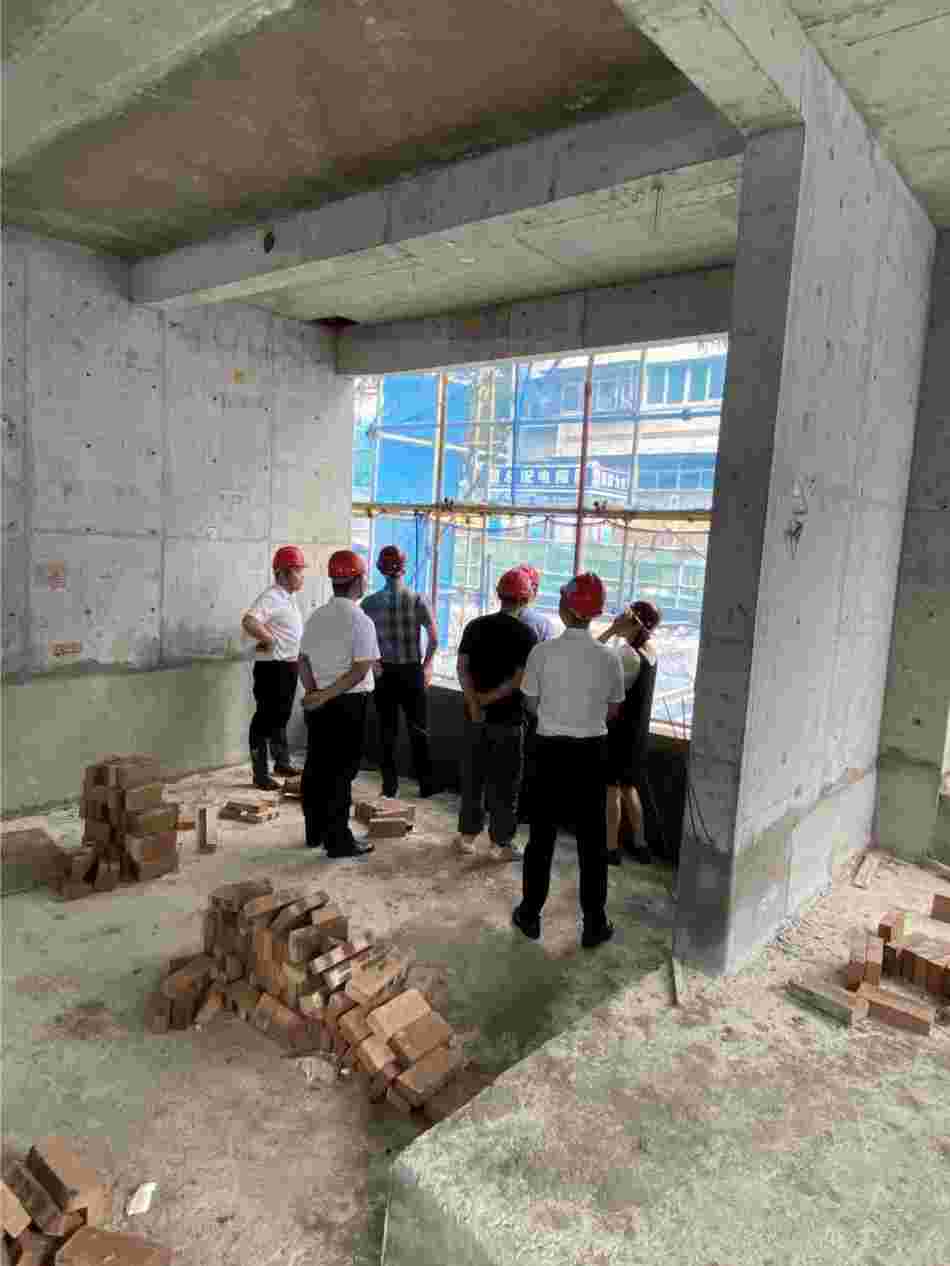 美彩国际 官网开发集团公司、质监部、建设公司及销售公司共同放哨施工现场