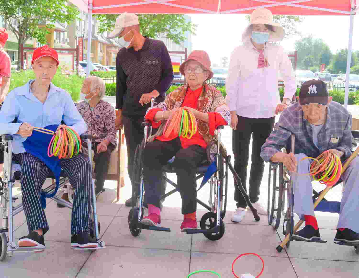 美彩国际 官网曲阜孝养院欢乐套圈|孝养父亲节乐翻天